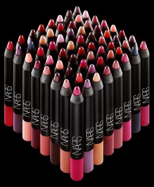 Últimas noticias de la empresa sobre En el mercado de lápiz labial altamente competitivo, hay una nueva categoría de lápiz labial que ha provocado un auge del consumo