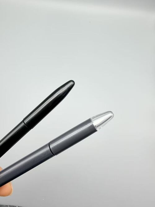 Últimos blogs de la empresa sobre Embalaje de bolígrafo de maquillaje de algodón de doble estilo para esmalte de ojos líquido y tintura de labios