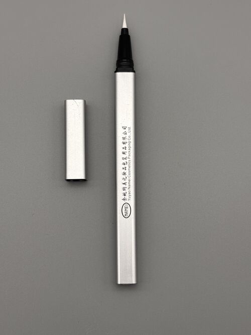 Últimos blogs de la empresa sobre Envases de plumas cosméticas líquidas herméticas de tubo cuadrado, plumas de eyeliner vacías personalizadas para productos de belleza