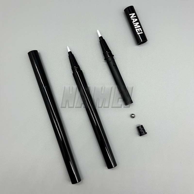 Un buen precio. Embalaje de Eyeliner de plástico hecho a medida Botella de Eyeliner vacía Logotipo privado Lápiz de Eyeliner vacío en línea