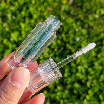 Un buen precio. tubos de brillo labial personalizados recipiente cosmético transparente lápiz tubos de brillo labial con cepillo tubos de brillo labial al por mayor en línea